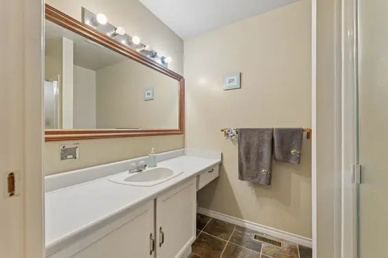 834 Hendecourt Road, North Vancouver For Sale - image 16