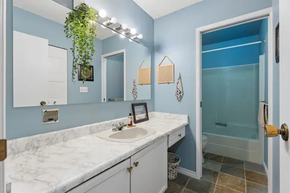 834 Hendecourt Road, North Vancouver For Sale - image 19