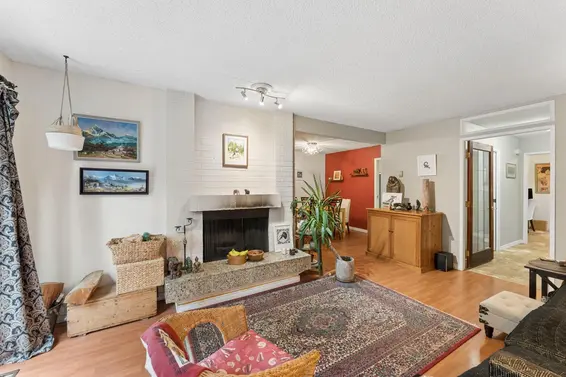 834 Hendecourt Road, North Vancouver For Sale - image 4