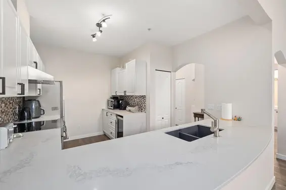 403 678 West Queens Road, North Vancouver For Sale - image 8