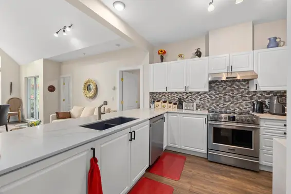 403 678 West Queens Road, North Vancouver For Sale - image 9