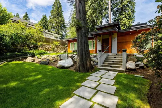 672 East St. James Road, North Vancouver