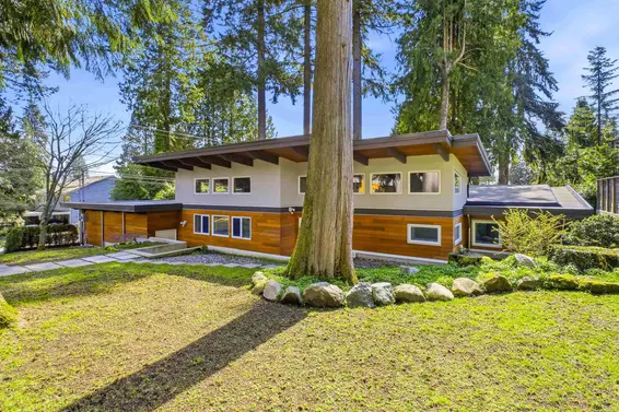 672 East St James Road, North Vancouver For Sale - image 3