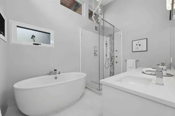 672 East St James Road, North Vancouver For Sale - image 34