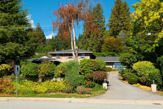 1985 Queens Avenue, West Vancouver