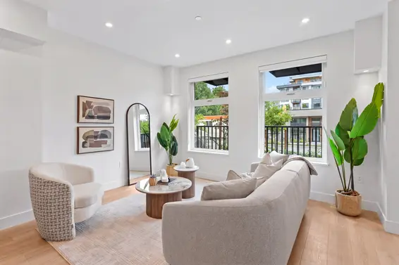 104 342 Mountain Highway, North Vancouver