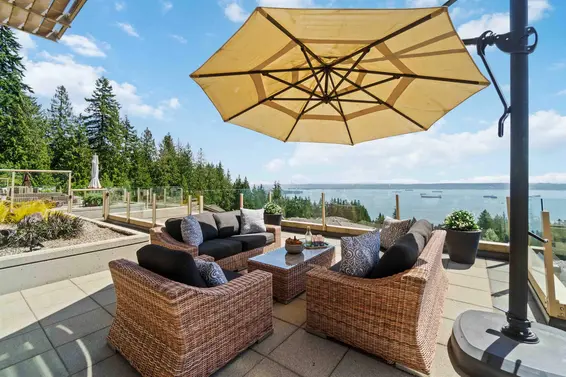 304 2535 Garden Court, West Vancouver