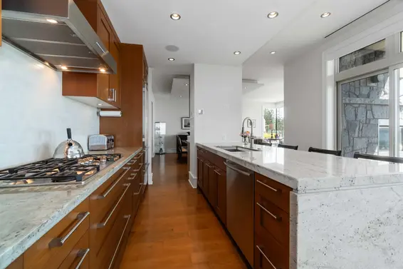 304 2535 Garden Court, West Vancouver For Sale - image 16