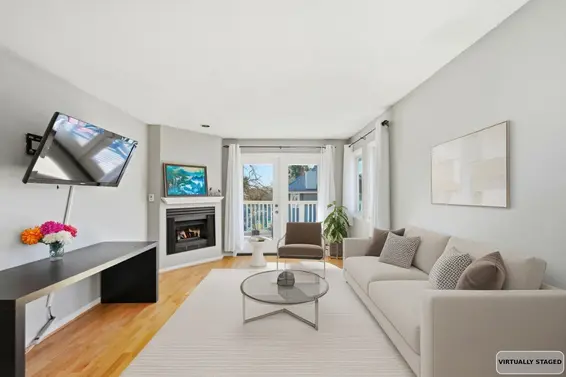 203 1538 Bowser Avenue, North Vancouver