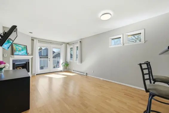 203 1538 Bowser Avenue, North Vancouver For Sale - image 4