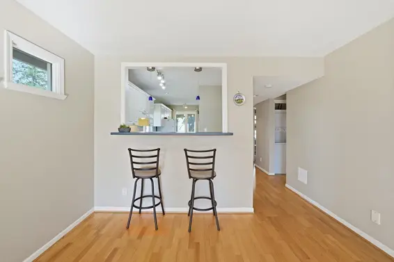 203 1538 Bowser Avenue, North Vancouver For Sale - image 5