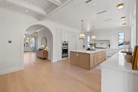821 East 16th Street, North Vancouver For Sale - image 2