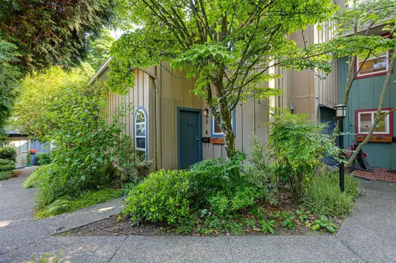 3 900 West 17th Street, North Vancouver