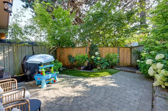3 900 West 17th Street, North Vancouver For Sale - image 2