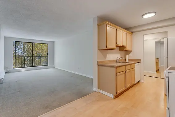 407 150 East 15th Street, North Vancouver For Sale - image 4