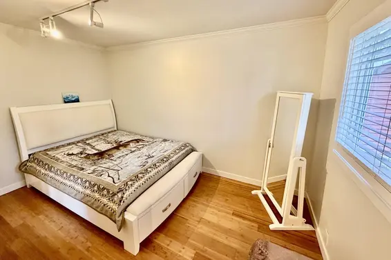 1876 Beaulynn Place, North Vancouver For Sale - image 16