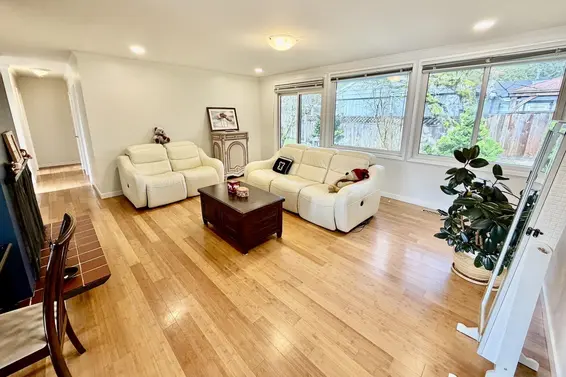 1876 Beaulynn Place, North Vancouver For Sale - image 6