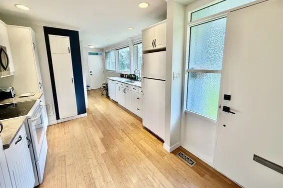 1876 Beaulynn Place, North Vancouver For Sale - image 8