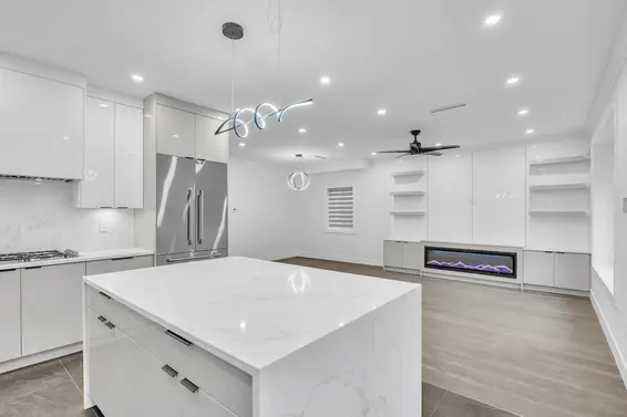 812 Montroyal Boulevard, North Vancouver For Sale - image 11