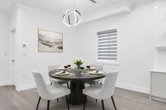 812 Montroyal Boulevard, North Vancouver For Sale - image 16