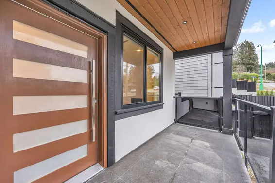 812 Montroyal Boulevard, North Vancouver For Sale - image 3