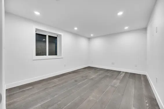 812 Montroyal Boulevard, North Vancouver For Sale - image 30