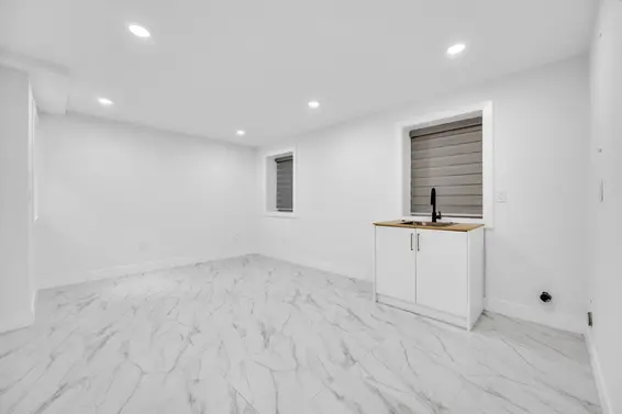 812 Montroyal Boulevard, North Vancouver For Sale - image 34