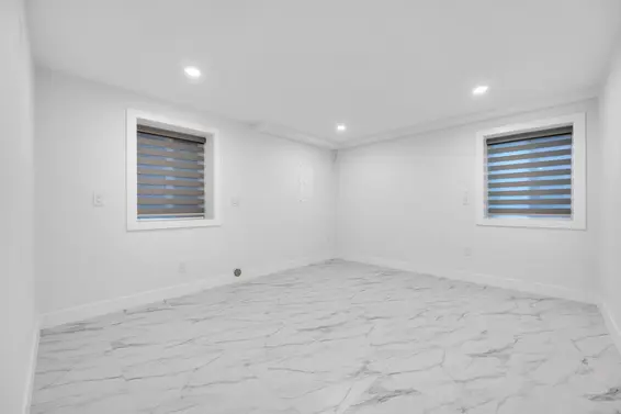 812 Montroyal Boulevard, North Vancouver For Sale - image 36