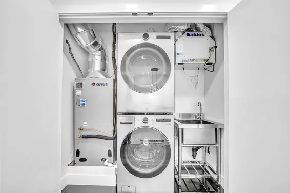 812 Montroyal Boulevard, North Vancouver For Sale - image 37