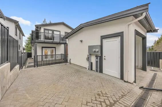 812 Montroyal Boulevard, North Vancouver For Sale - image 38