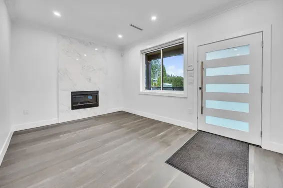 812 Montroyal Boulevard, North Vancouver For Sale - image 4