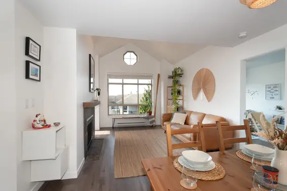 512 150 West 22nd Street, North Vancouver