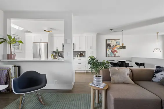 3 270 East 3rd Street, North Vancouver