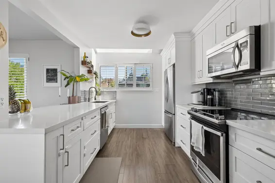 3 270 East 3rd Street, North Vancouver For Sale - image 3