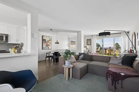 3 270 East 3rd Street, North Vancouver For Sale - image 4