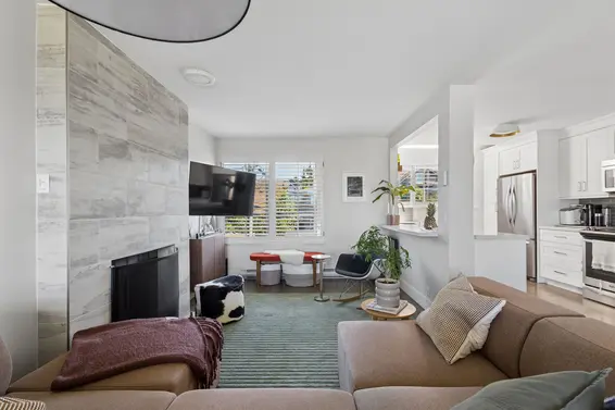 3 270 East 3rd Street, North Vancouver For Sale - image 5