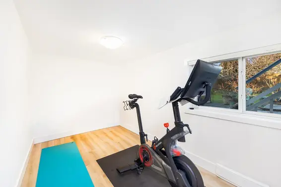 404 East 15th Street, North Vancouver For Sale - image 32