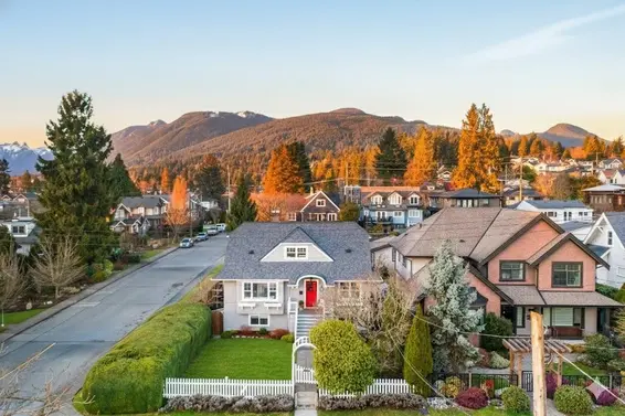 404 East 15th Street, North Vancouver For Sale - image 4