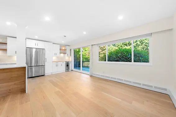 911 555 West 28th Street, North Vancouver For Sale - image 2