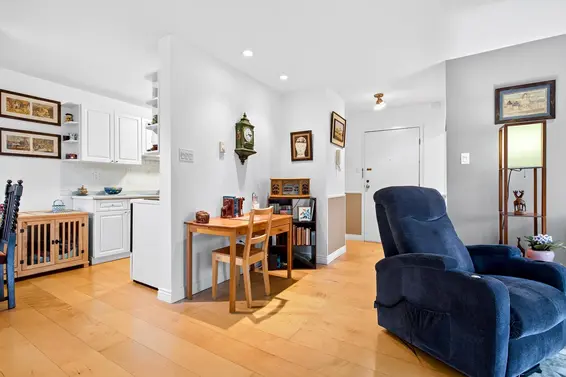 303 1721 St. Georges Avenue, North Vancouver For Sale - image 14