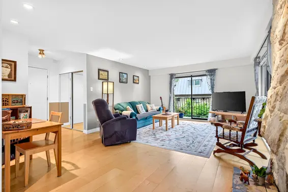 303 1721 St. Georges Avenue, North Vancouver For Sale - image 4