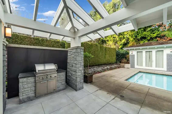 4358 Erwin Drive, West Vancouver For Sale - image 13