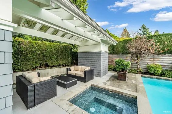 4358 Erwin Drive, West Vancouver For Sale - image 14