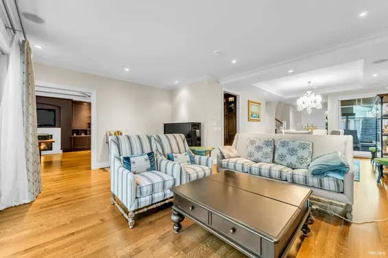 4358 Erwin Drive, West Vancouver For Sale - image 16