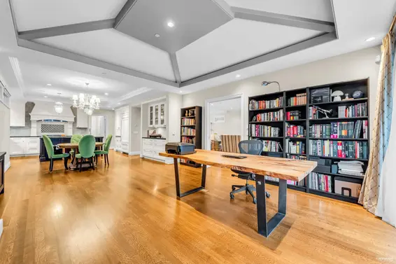 4358 Erwin Drive, West Vancouver For Sale - image 19