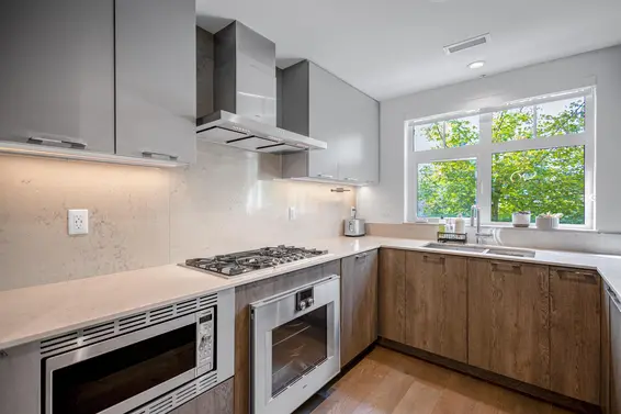 8 1960 Glenaire Drive, North Vancouver For Sale - image 12