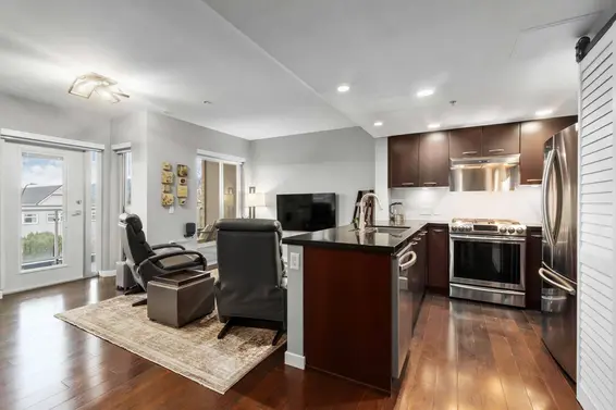 213 1288 Chesterfield Avenue, North Vancouver For Sale - image 4