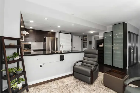 213 1288 Chesterfield Avenue, North Vancouver For Sale - image 9