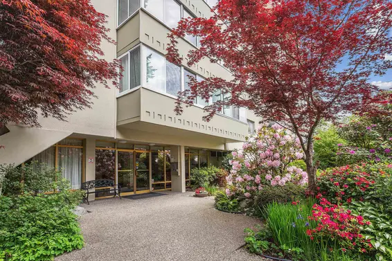 404 1425 Esquimalt Avenue, West Vancouver For Sale - image 3