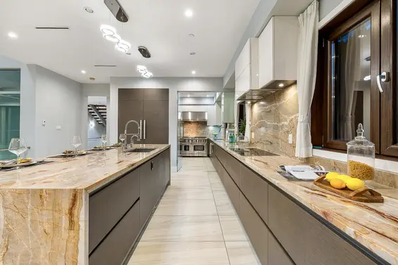 2052 Inglewood Avenue, West Vancouver For Sale - image 10